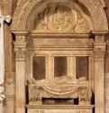 Гробница Леонардо Бруни. 1448-1450 - Росселлино, Бернардо: Высота: 715 см. Мрамор, позолота. Флоренция. Санта Кроче.