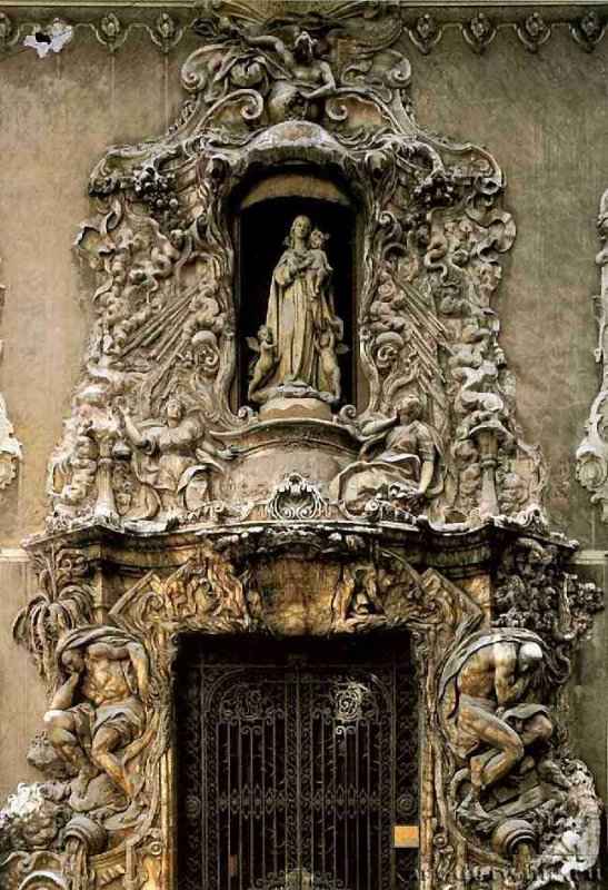 Дворец маркизов Дос Агуас. Портал. 1740-1744 - Валенсия. Испания.