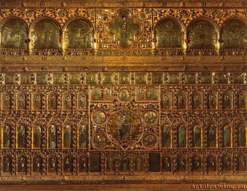Собор святого Марка. Вид на алтарную преграду и большое Распятие. 1393 - Полихромный мрамор, позолоченная бронза. Венеция.