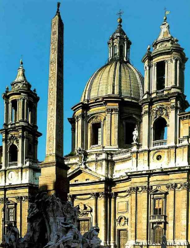 Церковь Сант Аньезе. Фасад. 1653-1657 (завершен в 1666) - Рим. Италия. Фасад завершен в 1666 году совместно с Карло Райнальди.