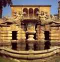 Фонтан с речными богами и вид на садовый фасад палаццины Фарнезе. Начата около 1560 - Капрарола.