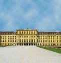 Дворец Шёнбрунн. Начат в 1696 - Вена. Австрия. Резиденция Габсбургской династии. Возникла как охотничий домик. По желанию императора Леопольда I разбитый вокруг парк должен был напоминать Версаль, для чего Фишер фор Эрлах и был послан во Францию.