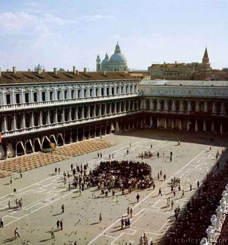 Площадь Сан Марко с видом на Новые Прокурации и Наполеоновское крыло - Города Италии: Венеция.
